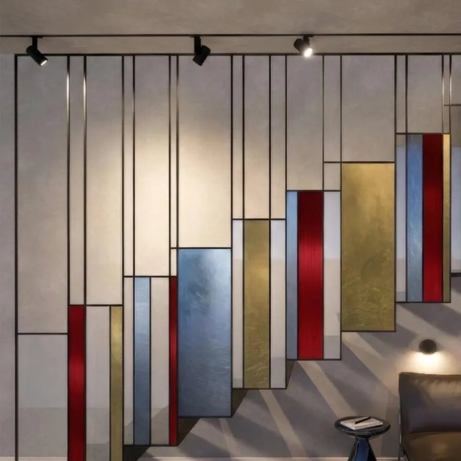 Scala a sbalzo su misura con finiture metalliche